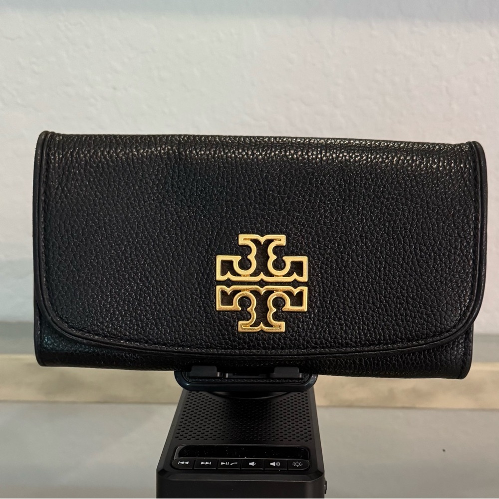 Tory Burch black pebble leather Wallet with Gold Signature T emblem